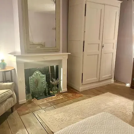 La Maison De Mama C: Charming French Village